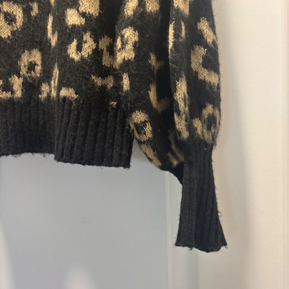 Forever 21 Black and Tan Cheetah Print Mock Neck Sweater - Picture 3 of 8